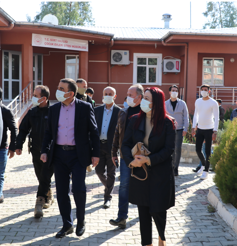 vali osman hacibektasoglu ve esi guney hacibektasoglu cocuk evleri sitesini ziyaret etti