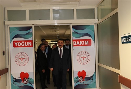 Vali Hacıbektaşoğlu, Yaralı Askeri Hastanede Ziyaret Etti