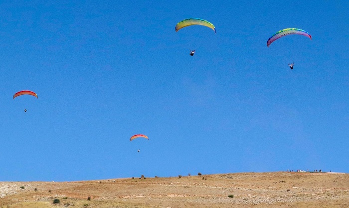 Siirt'te Düzenlenen Türkiye Yamaç Paraşütü Hedef Şampiyonası 2. Etap Yarışmaları Renkli Görüntülere Sahne Oldu