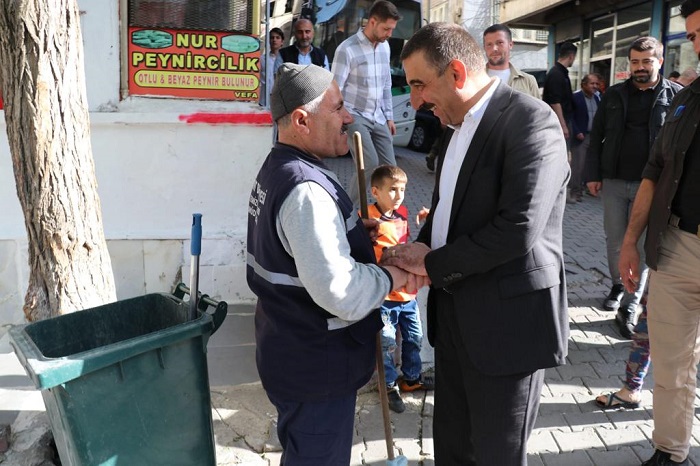 Vali Hacıbektaşoğlu, Esnaf Ve Vatandaşları Ziyaret Ederek Taleplerini Dinledi