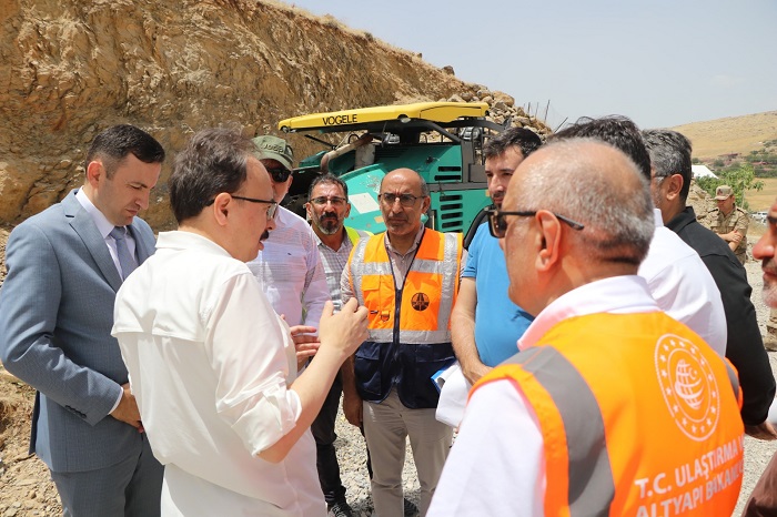 Vali Kızılkaya Siirt - Pervari Ayrımı - Çemikari Yolu’nda İncelemelerde Bulundu